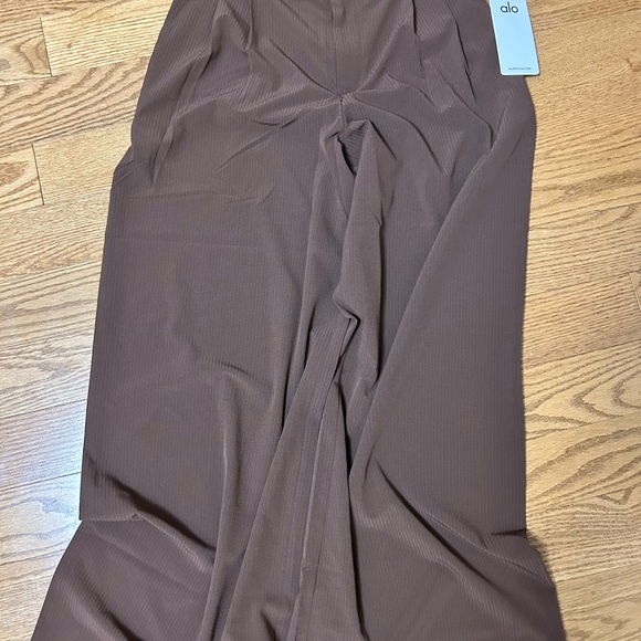 ALO Yoga Wide Leg Pants in Brown - Picture 5 of 8